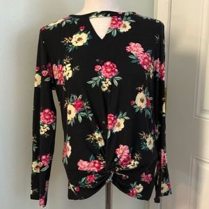 🔥 5 for $20 twist knotted drape front cutout floral blouse top